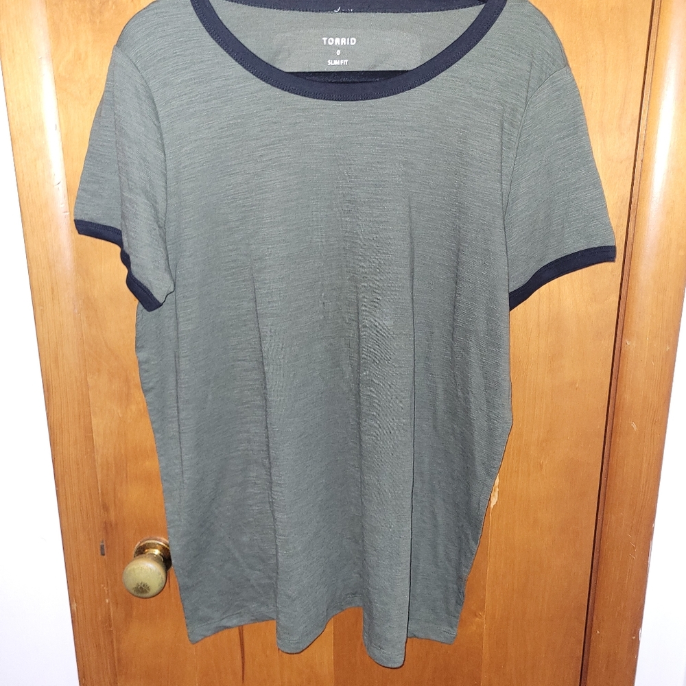 TORRID ARMY GREEN SLIM FIT T-SHIRT